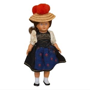 Frau Marie Lang Schwartzwälder Hauskundst 7.5" Doll